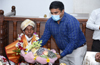 District Administration honours Padma Shree awardee Harekala Hajabba